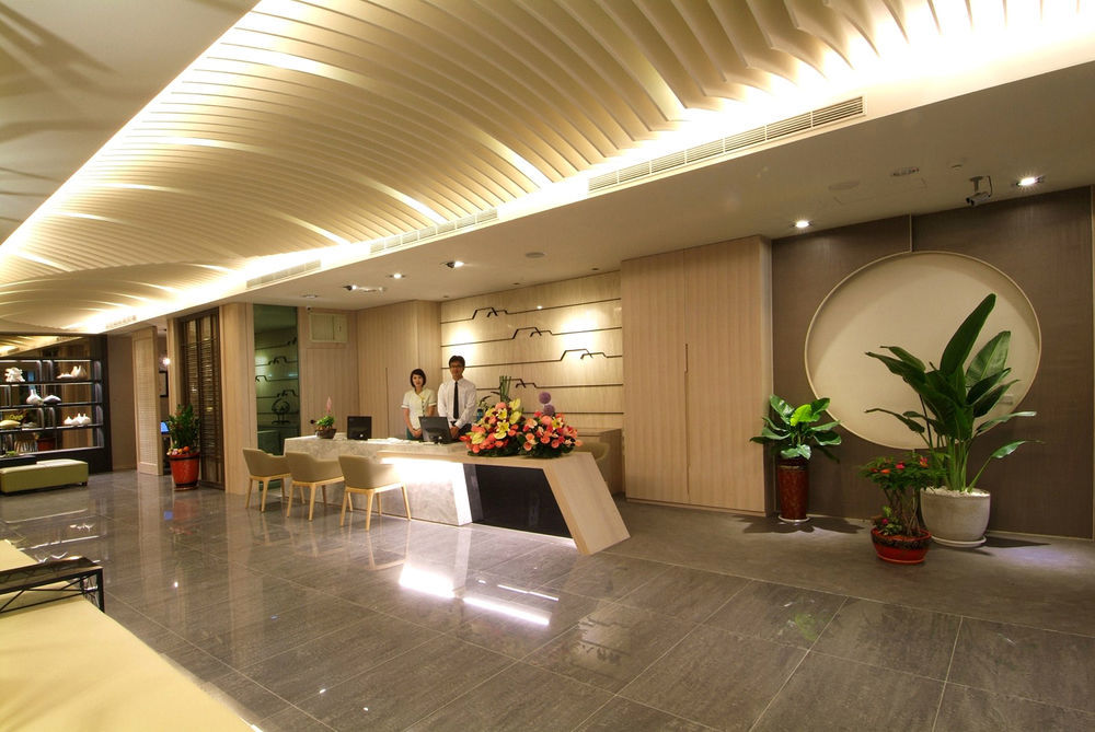 Kiwi Express Hotel - Kaohsiung Station Exterior foto